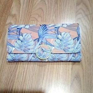 NWOT CLUTCH ORGANIZER WALLET